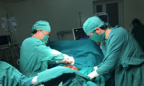Bệnh Viện Đa khoa Xuyên Á cứu sống bệnh nhân bị lòi ruột